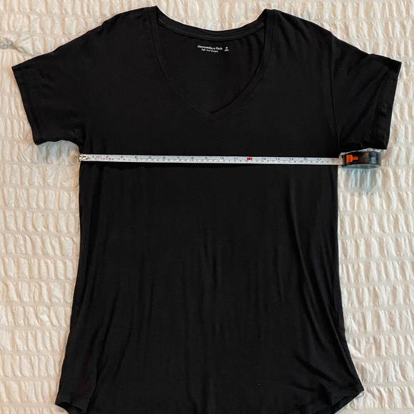 🌟(2 for $36) Abercrombie & Fitch V-Neck Tees | Soft A&F Drapey T-Shirt | Size M - Picture 8 of 13